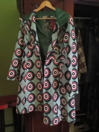 Abrigo Desigual estampado círculos mujer