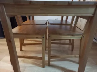 Mesa comedor y 4 sillas madera