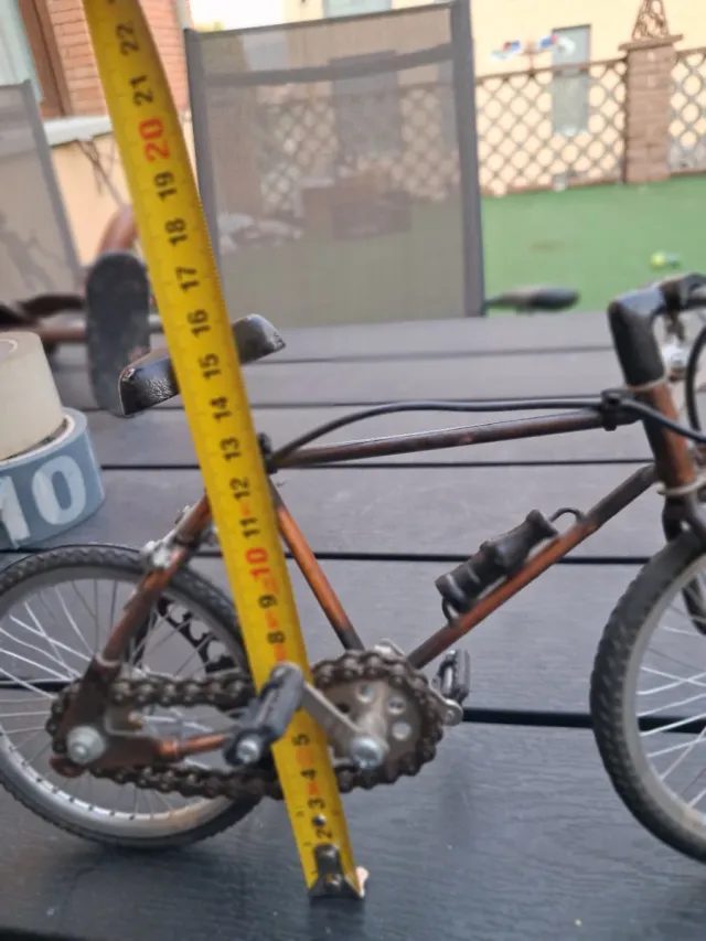 Mini bicicleta decorativa detallada