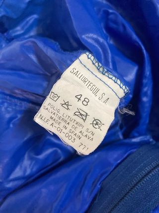 3Chaquetas cortavientos de poliéster