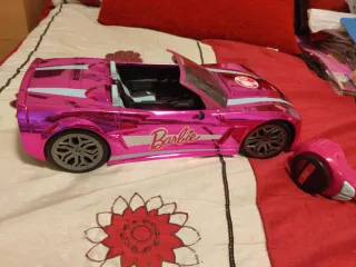 Coche teledirigido Barbie rosa