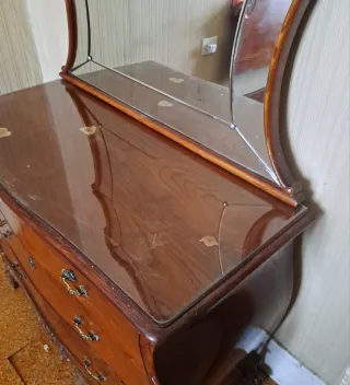 Cómoda castaño con espejo años 50-60