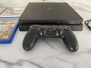 Consola PS4 Slim Negra + Mando + Juegos