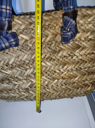 Cesto in paglia con manici a quadri