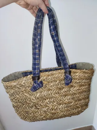 Cesto in paglia con manici a quadri