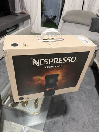 Macchina da caffè Nespresso Essenza Mini nera