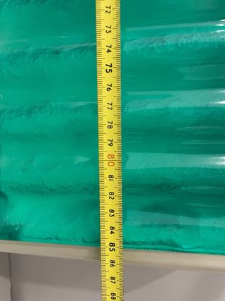 Armario de baño verde y blanco