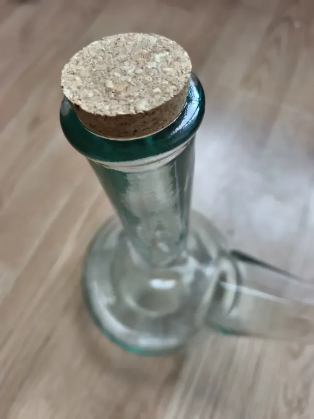 Porró de cristal con tapón de corcho