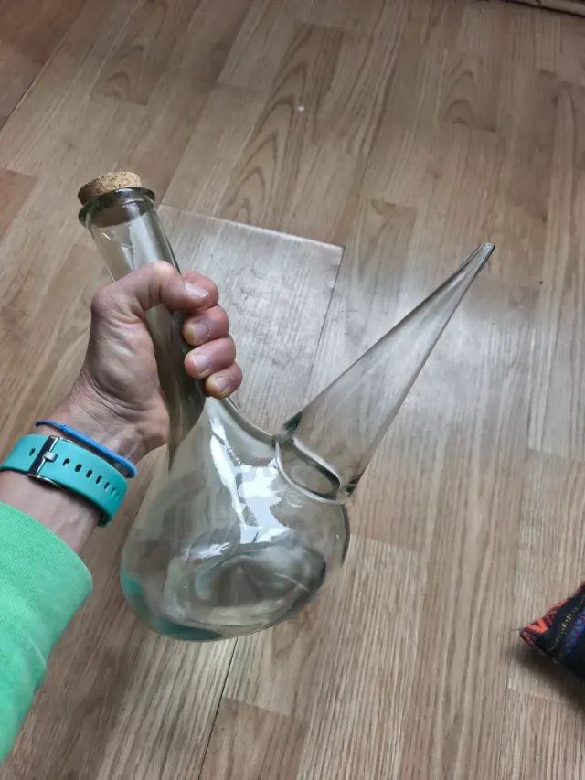 Porró de cristal con tapón de corcho