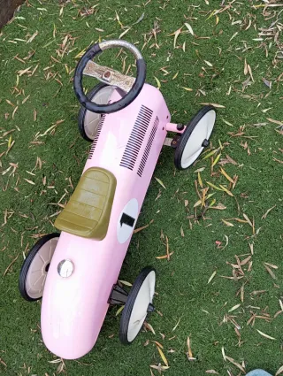 Coche de pedales infantil rosa