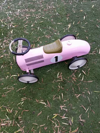 Coche de pedales infantil rosa