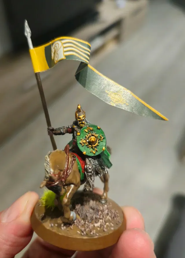 Miniatura ESDLA Portastandarte Rohan a Caballo