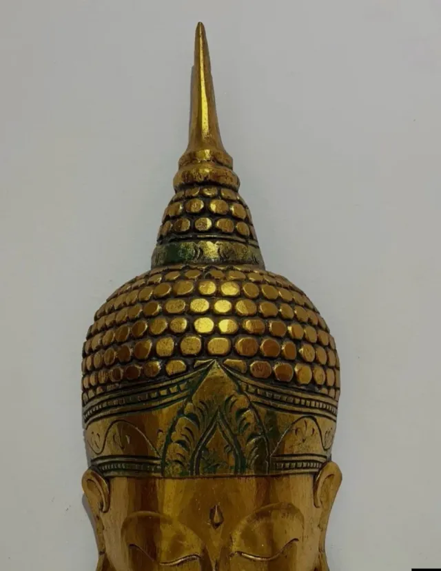 Buda. Preciosa mascara de madera. Indonesia