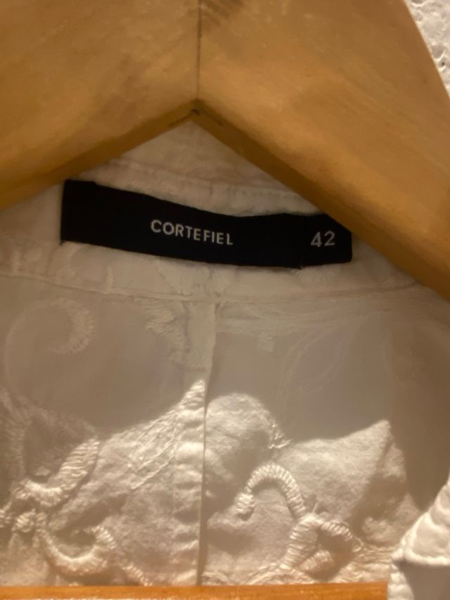 Camisa blanca bordada