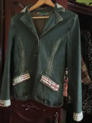 Cazadora vaquera con detalles