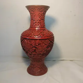 Jarrón Chino de laca cinabrio de 23 cm.