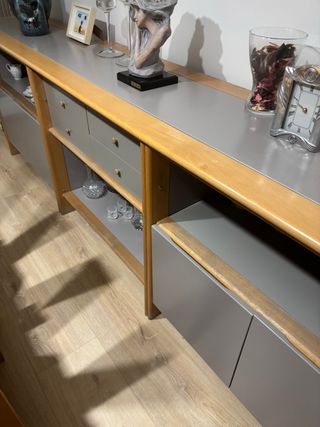 Mueble bajo haya y gris