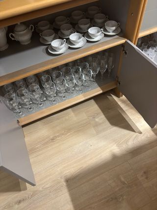 Mueble bajo haya y gris