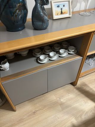 Mueble bajo haya y gris