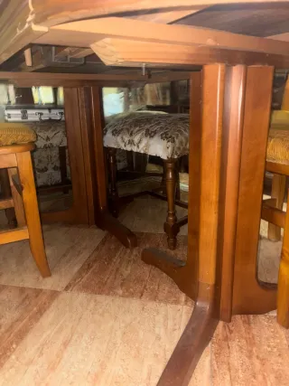 Mesa de comedor de madera