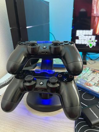 PlayStation 4 Nera