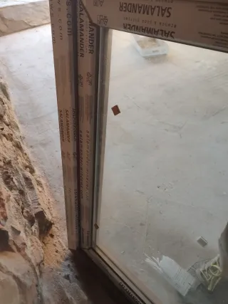 Ventana PVC oscilobatiente Salamander