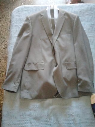 Traje gris claro completo
