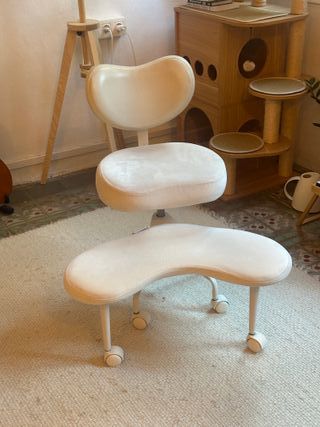 Silla de oficina Pipersong blanca con reposapiés
