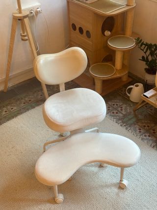 Silla de oficina Pipersong blanca con reposapiés