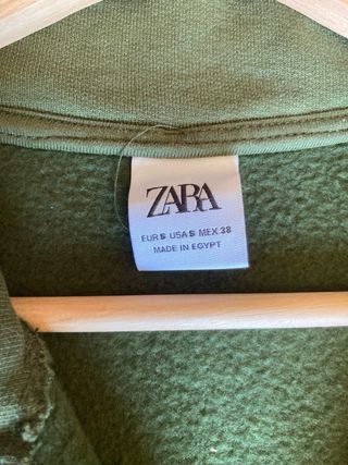 Sudadera Zara cuello alto verde