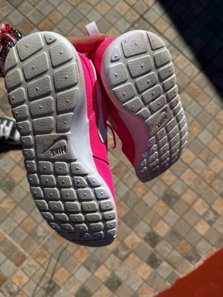 Sapatilhas Nike Rosa e Brancas