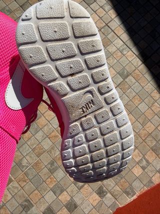 Sapatilhas Nike Rosa e Brancas