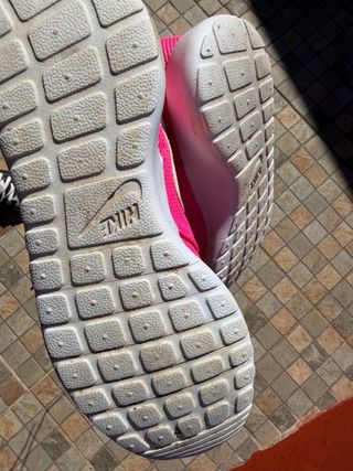 Sapatilhas Nike Rosa e Brancas