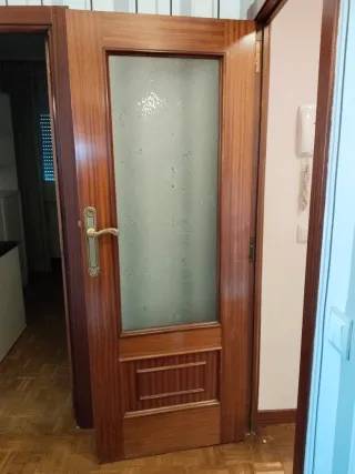 Puerta madera 72cm con cristal