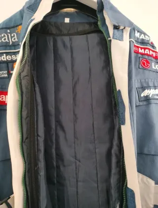 Chaqueta motera azul y blanca