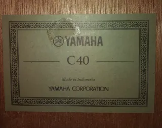 Guitarra Yamaha C40