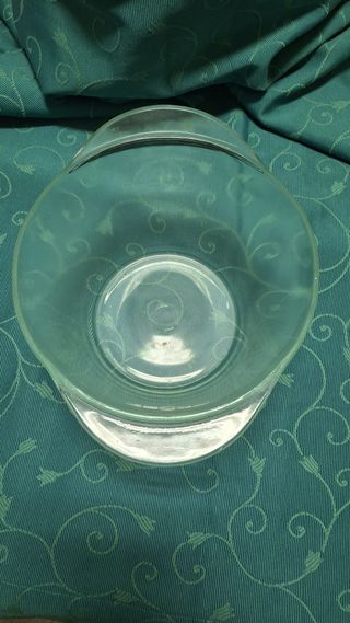 Ensaladera de vidrio con asas