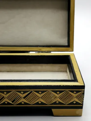 Precioso cofre antiguo madera made in USSR