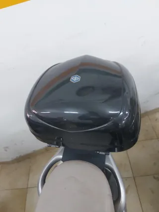 Piaggio Liberty 50 2T Scooter Negra/Gris