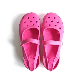 Sandalias fucsias "Crocs".