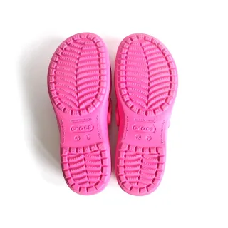 Sandalias fucsias "Crocs".
