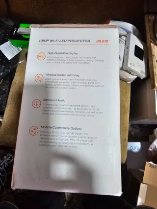 Proyector Blanco con trípode incorporado