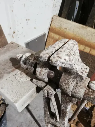 Tornillo de banco antiguo