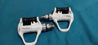 Pedales de carretera blancos