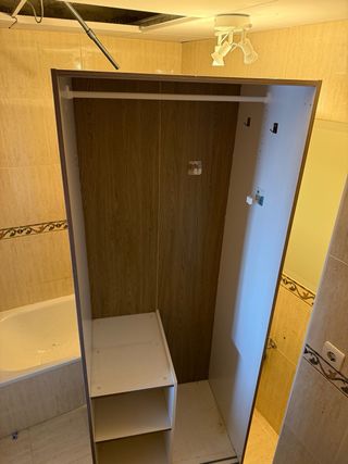 Armario puertas correderas cristal y madera