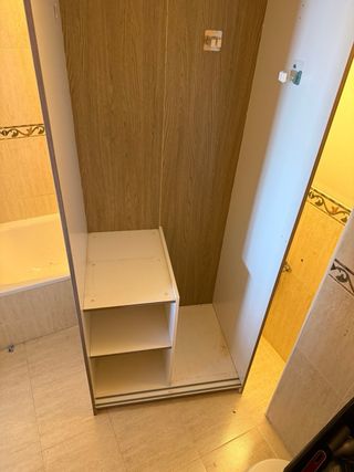 Armario puertas correderas cristal y madera