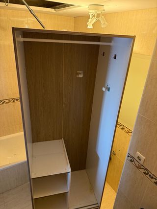 Armario puertas correderas cristal y madera