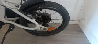 Bicicleta infantil B'Twin blanca y azul