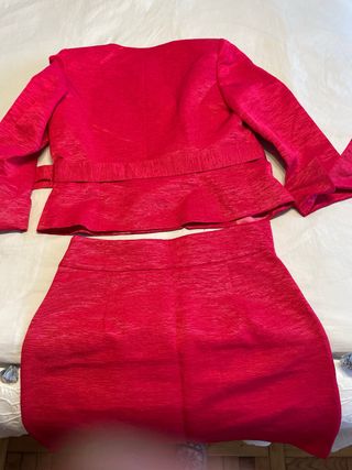 Traje chaqueta y falda Pedro del Hierro rojo