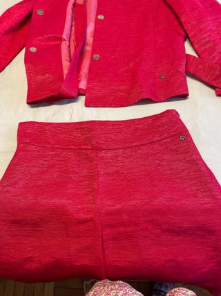 Traje chaqueta y falda Pedro del Hierro rojo